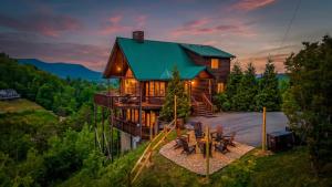 Great Mountain Views - Hot Tub Fire Pit Game Room