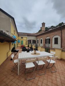 Casa Esclusiva con Terrazza Gruppo 24 Persone in 6 Appartamenti Monferrato Langhe Roero