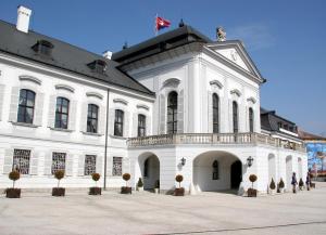 LUXURY APARTMENT next to the presidental palace in city center
