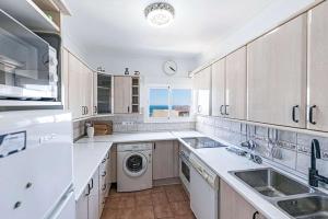 Albaida II 2B - South-Facing, Sea Views, 150m from Beach
