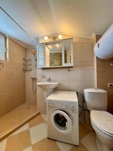 Rainbow 2BR Apartment Home2Host
