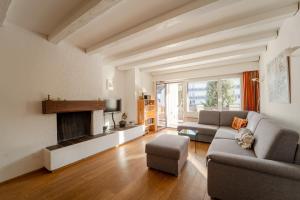 Slope-Side Mountain Apt Sleeps 4
