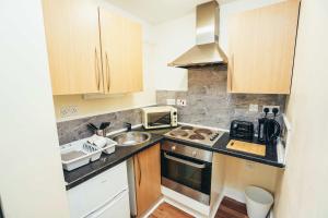 Simple Studio Central Derby with Smart TV and WiFi