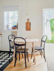 Charming Hen House With Terrace Near Vadstena
