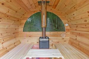Sheenas Cabin In The Heart Of Hammer Bakker
