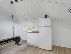 Sheenas Cabin In The Heart Of Hammer Bakker