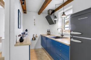 Sheenas Cabin In The Heart Of Hammer Bakker