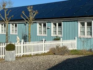 House In Peaceful Surroundings 150 M To The Water