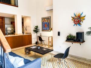 Tropicool Loft with rooftop steps from Casco