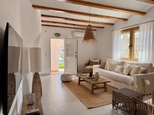Villa de Lujo en Els Poblets con Piscina y Parking - ES-373-75