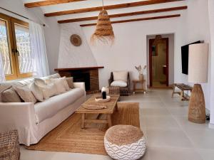 Villa de Lujo en Els Poblets con Piscina y Parking - ES-373-75
