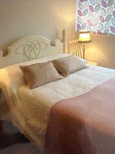 4 bed bright house, garden,parking near city centre