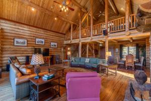 Bear Lodge at Misty Mountain Pet Friendly Luxury Log Cabin with Grandfather Views