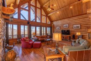 Bear Lodge at Misty Mountain Pet Friendly Luxury Log Cabin with Grandfather Views