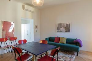 Xenia Milan - 2 room apartment in Pietro Custodi 10