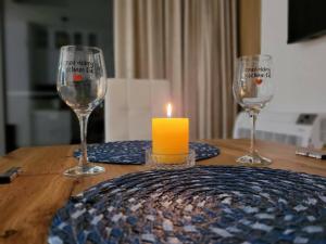 Romantyczny apartament z wanną i widokiem na jezioro Cień Wiatru