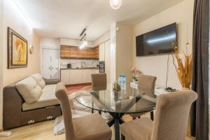 Elegant 2BR | 5 Min Walk to Sea Garden