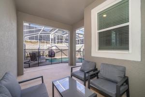 1164BA TOWNHOUSE 4 BEDROOMS & 3 BATHROOMS POOL