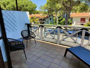 Welc-ōM Lignano swim and fun with dock view