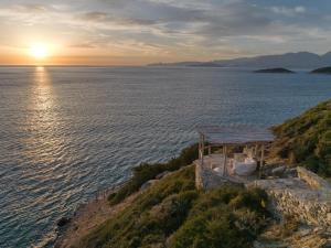 Aiolos Glaros - Seafront Retreat near Agios Nikolaos