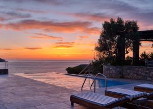 Aiolos Glaros - Seafront Retreat near Agios Nikolaos