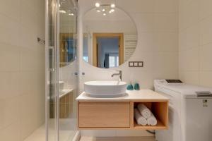 Szopy City Lights Suite by Downtown Apartments