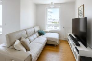 Bright spacious flat near Paris