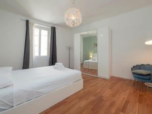 Xenia Milano - 2 rooms apt in Pietro Custodi 10