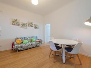 Xenia Milano - 2 rooms apt in Pietro Custodi 10