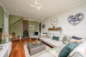Almond Green 2 Bedroom House - Edinburgh