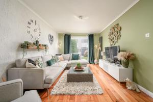 Almond Green 2 Bedroom House - Edinburgh