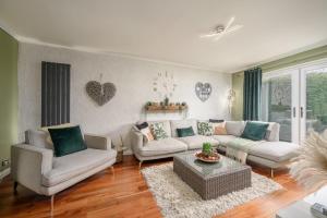 Almond Green 2 Bedroom House - Edinburgh