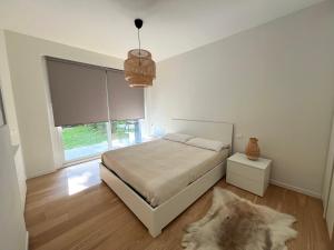 Bright three-room apartment with garden