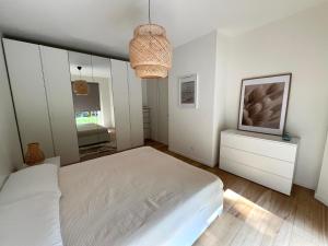 Bright three-room apartment with garden