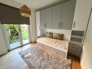 Bright three-room apartment with garden