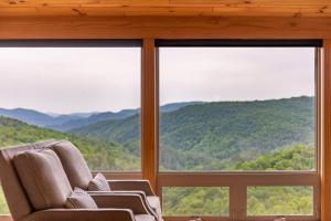 Skyline Escape Stunning Long Range Views Hot Tub Firepit Lawn Games