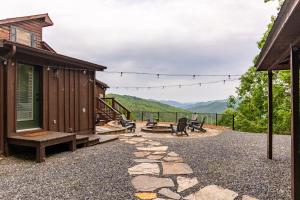 Skyline Escape Stunning Long Range Views Hot Tub Firepit Lawn Games