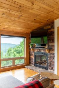 Skyline Escape Stunning Long Range Views Hot Tub Firepit Lawn Games
