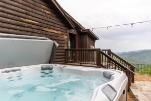 Skyline Escape Stunning Long Range Views Hot Tub Firepit Lawn Games