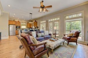 Camp MJ | Big Canoe | Sleeps 13, Stone Fireplace Porch + Hot Tub