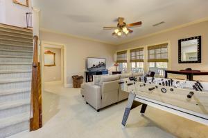 Camp MJ | Big Canoe | Sleeps 13, Stone Fireplace Porch + Hot Tub