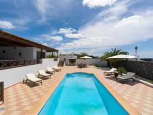 Elegant Villa in Puerto Calero Private Pool