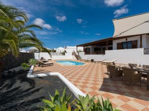 Elegant Villa in Puerto Calero Private Pool