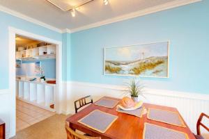 Sea Colony 7th floor condo with free WiFi shared tennis court ocean view