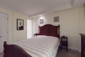 Sea Colony Ocean 7th floor condo with free WiFi shared sauna & pool