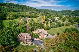 Creekside Hideaway at The Farm