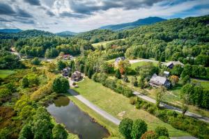 Creekside Hideaway at The Farm