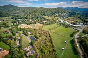 Creekside Hideaway at The Farm