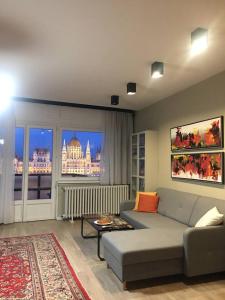 Parliament view cozy apartment with balcony