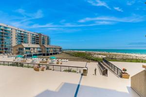 Sea Colony Ocean 2nd floor condo with elevator & gym near beach
